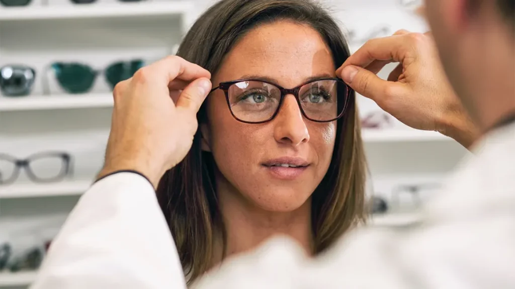 3 Situations in Which You May Find That You Need to Wear Spectacles in Order to See Clearly