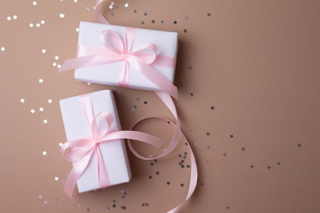 Luxury vs. Budget: Finding the Perfect Gift Without Overspending